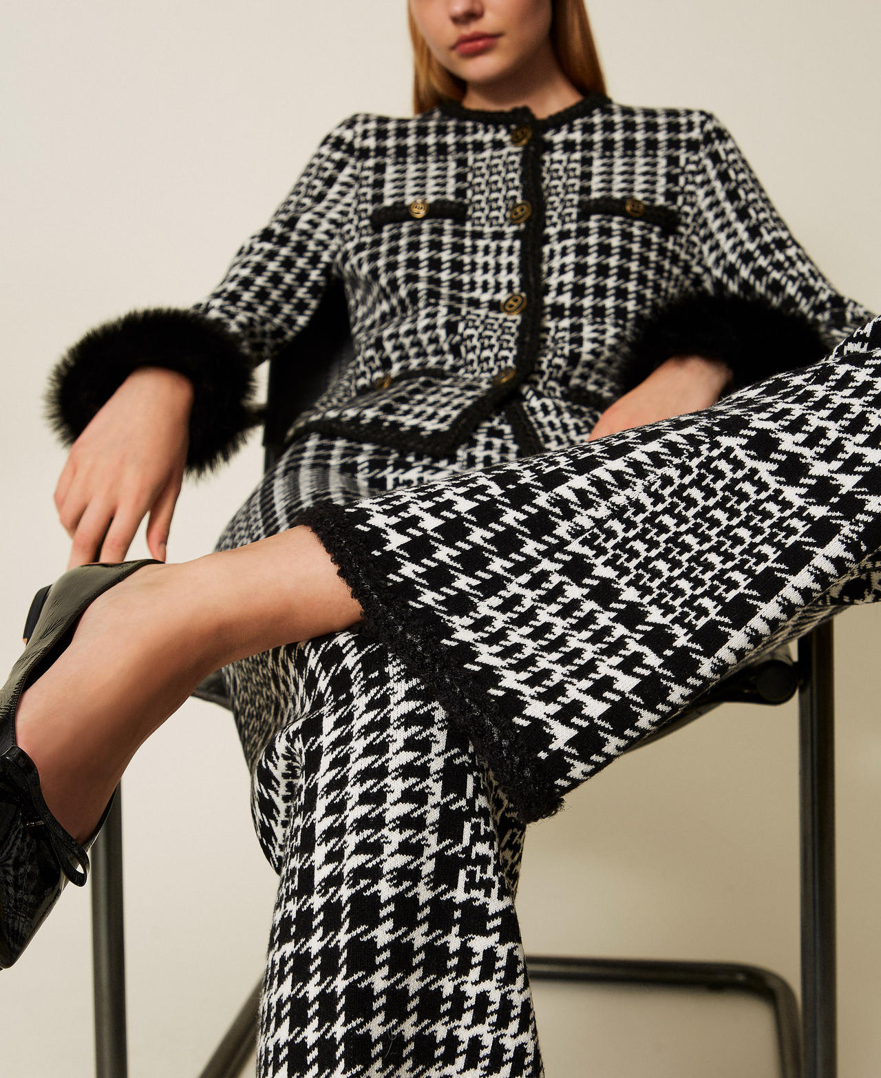 Pantalon en maille &agrave; carreaux Carreau Blanc &laquo;&nbsp;Neige&nbsp;&raquo;/Noir Femme 252TT3043_12907_PD