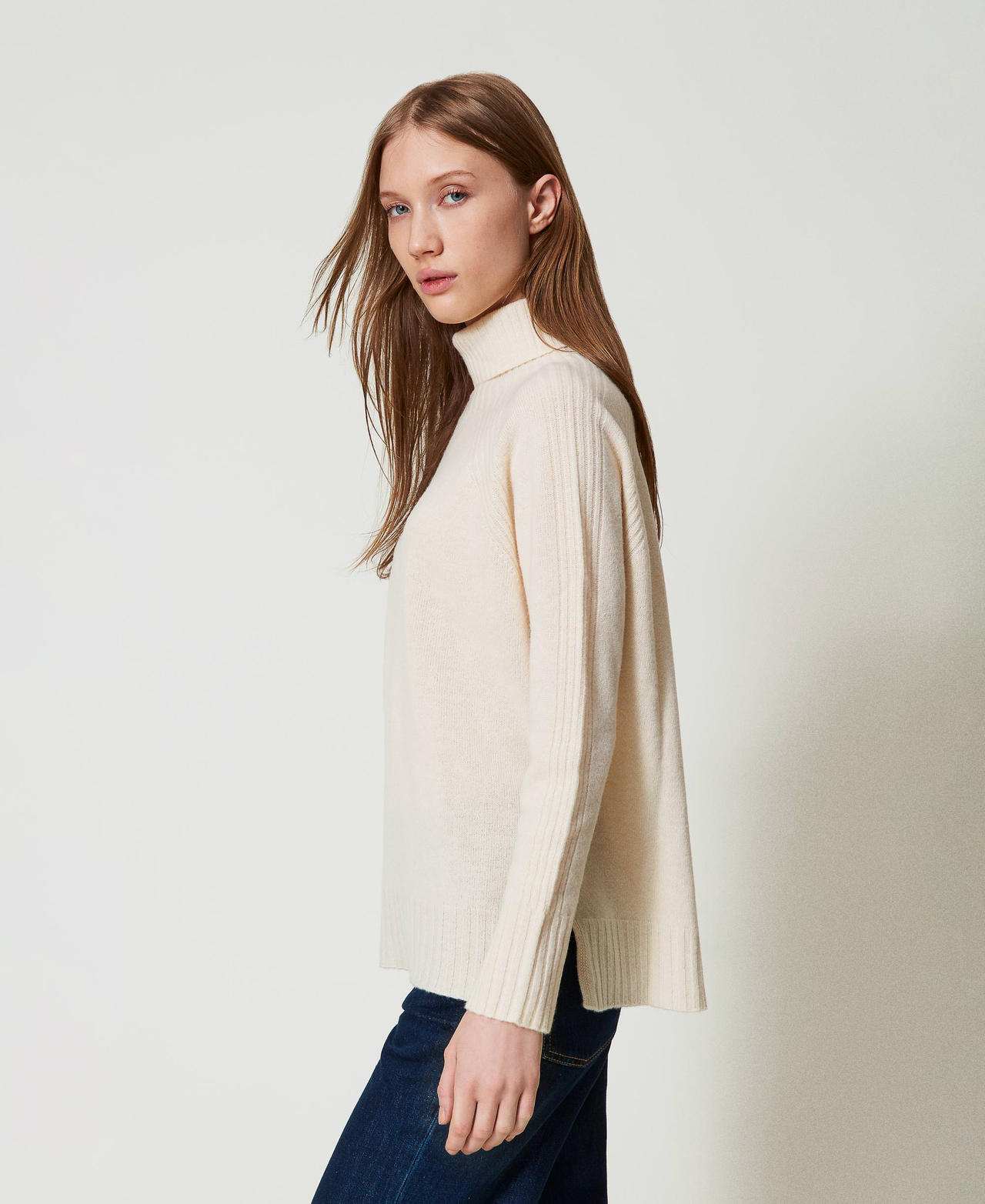Wool and cashmere blend turtleneck jumper White Snow Woman 242TP3717_00282_02