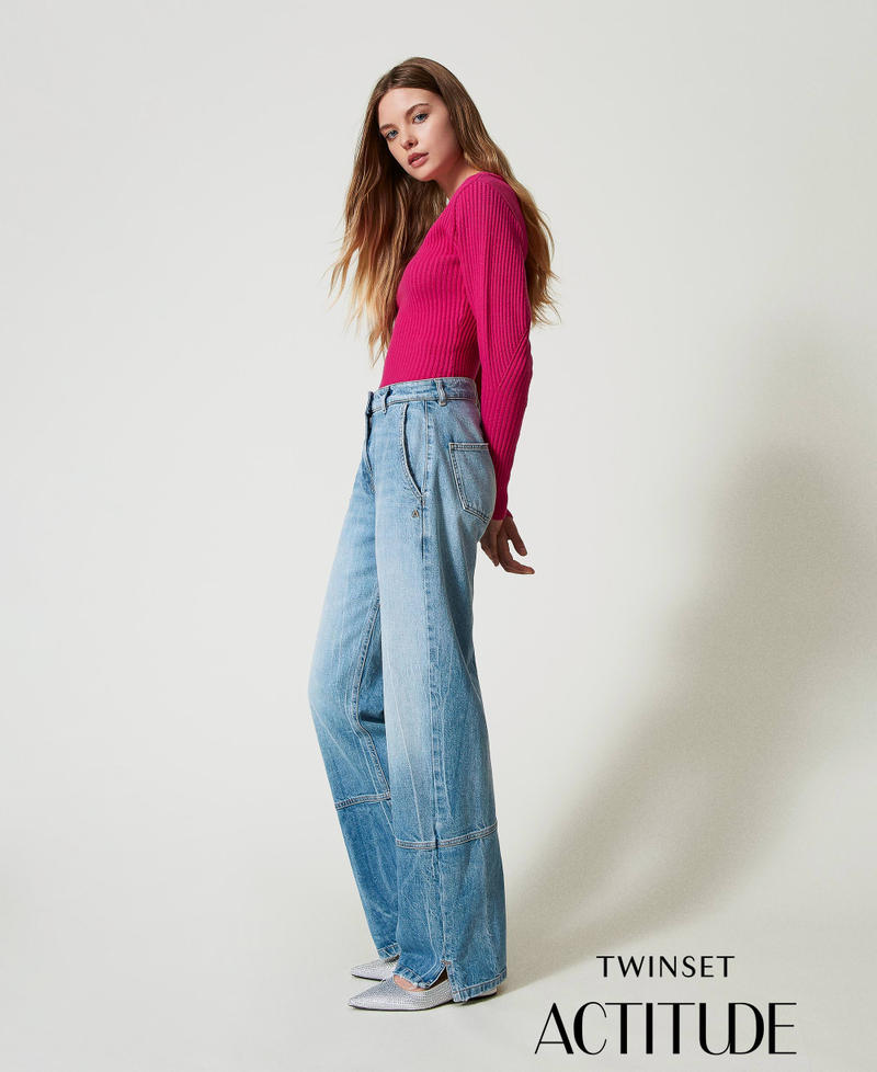 Wide-Leg-Jeans mit Teilungsnähten Helles Denim Frau 242AT2272_11453_01