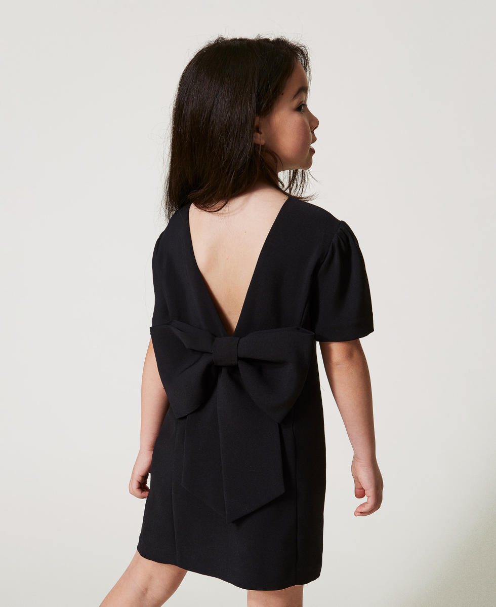 Kurzes Kleid aus Krepp mit Schleife Schwarz M&auml;dchen 251GJ2QN9_00006_03