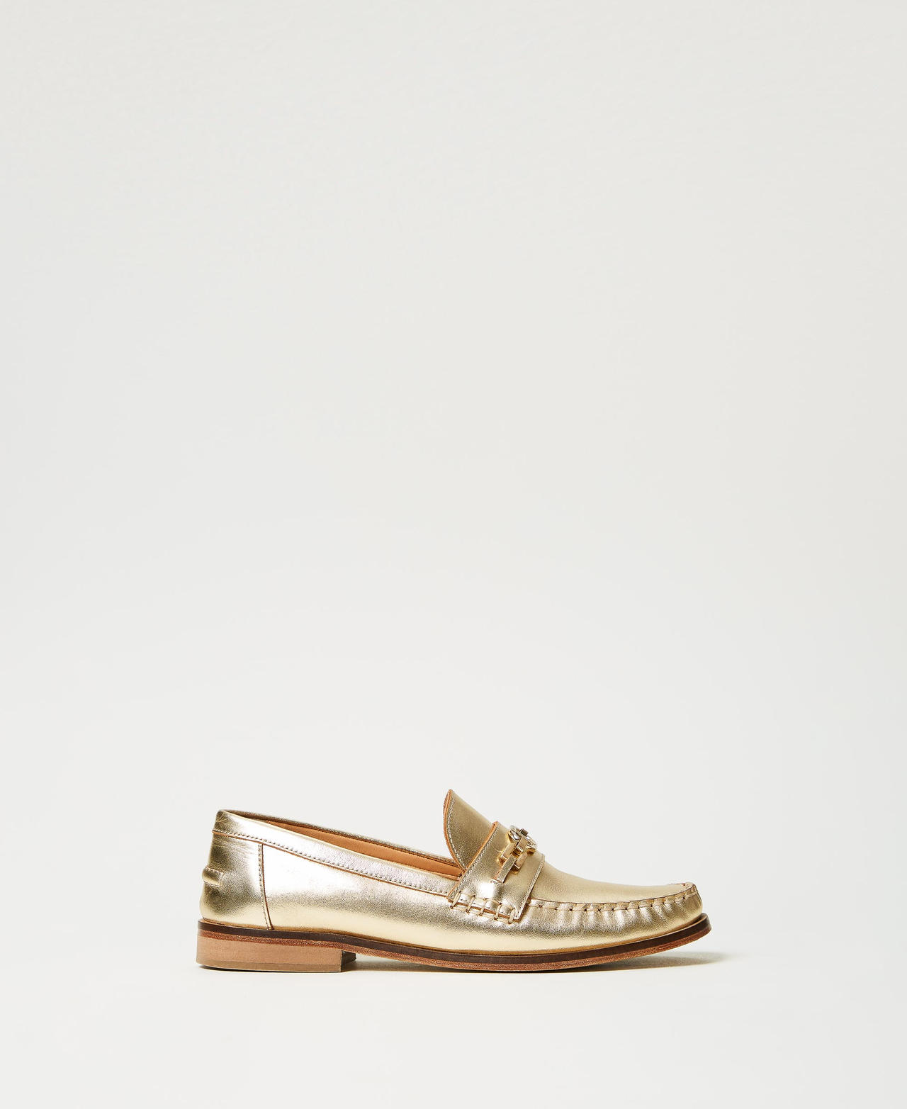 Leather loafers with Oval T Yellow Gold Woman 251TCP130_10366_01