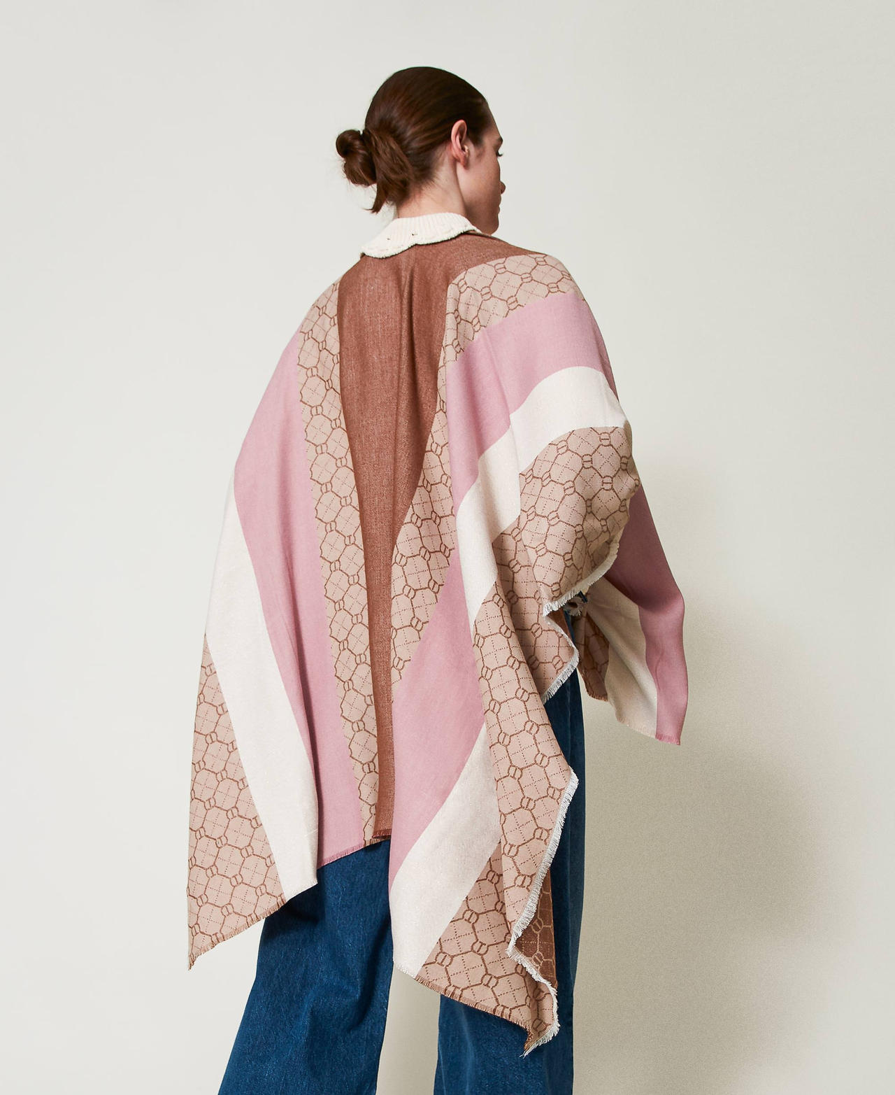 Jacquard poncho with Oval T all over Parisienne Pink Stripe Jacquard Woman 251TA4190_12210_03