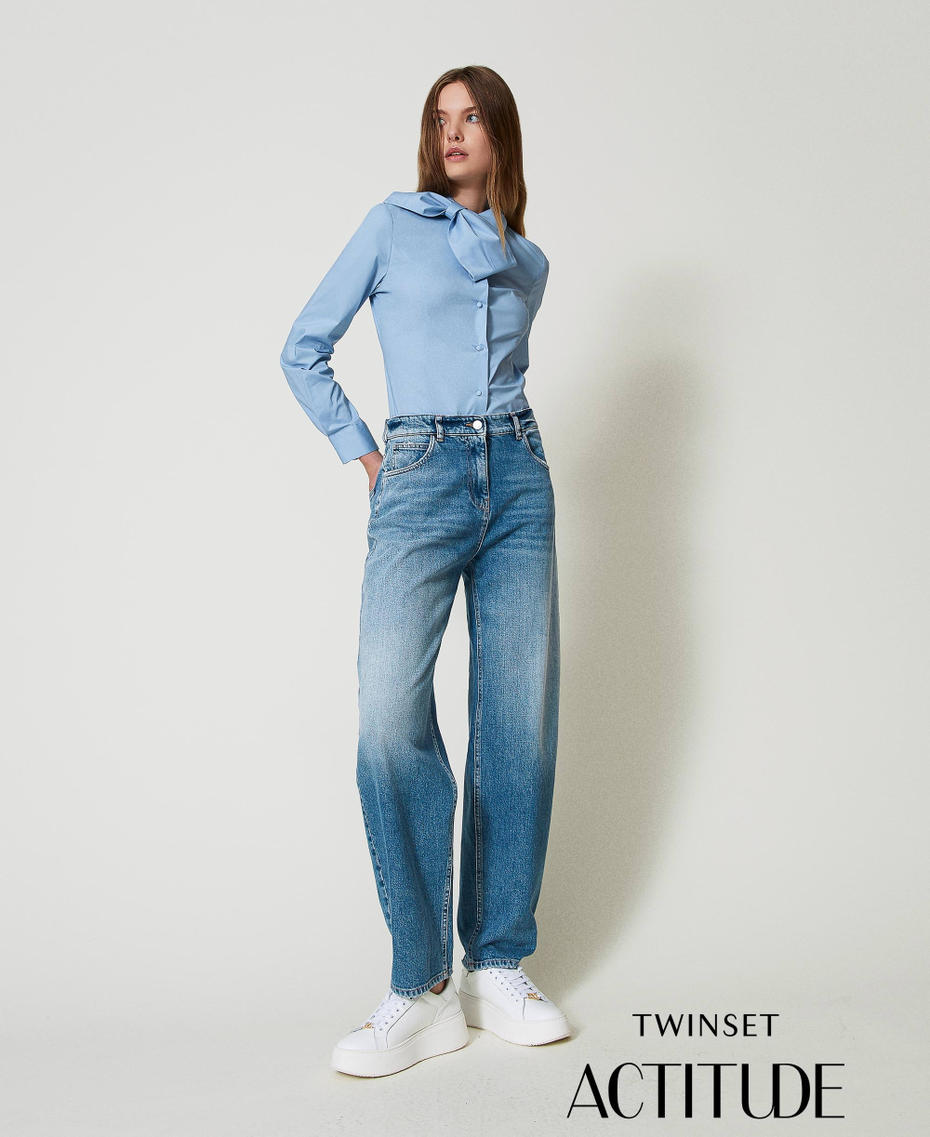 Jean carotte avec cinq poches Denim Clair Femme 242AT2270_11453_01