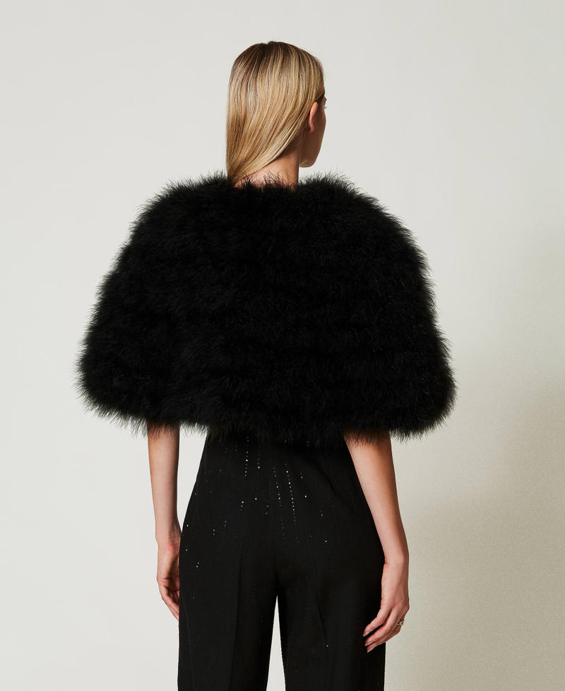 Short cape with feathers