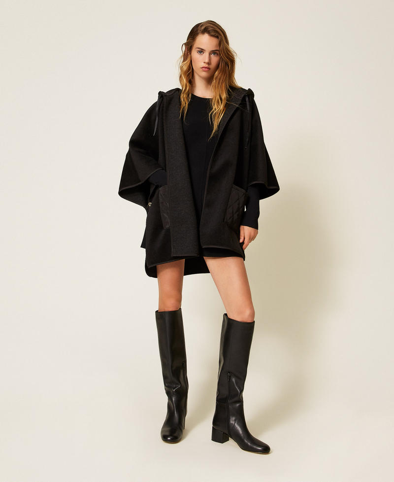 Poncho en maille avec poches Noir Femme 252TA4240_00006_01