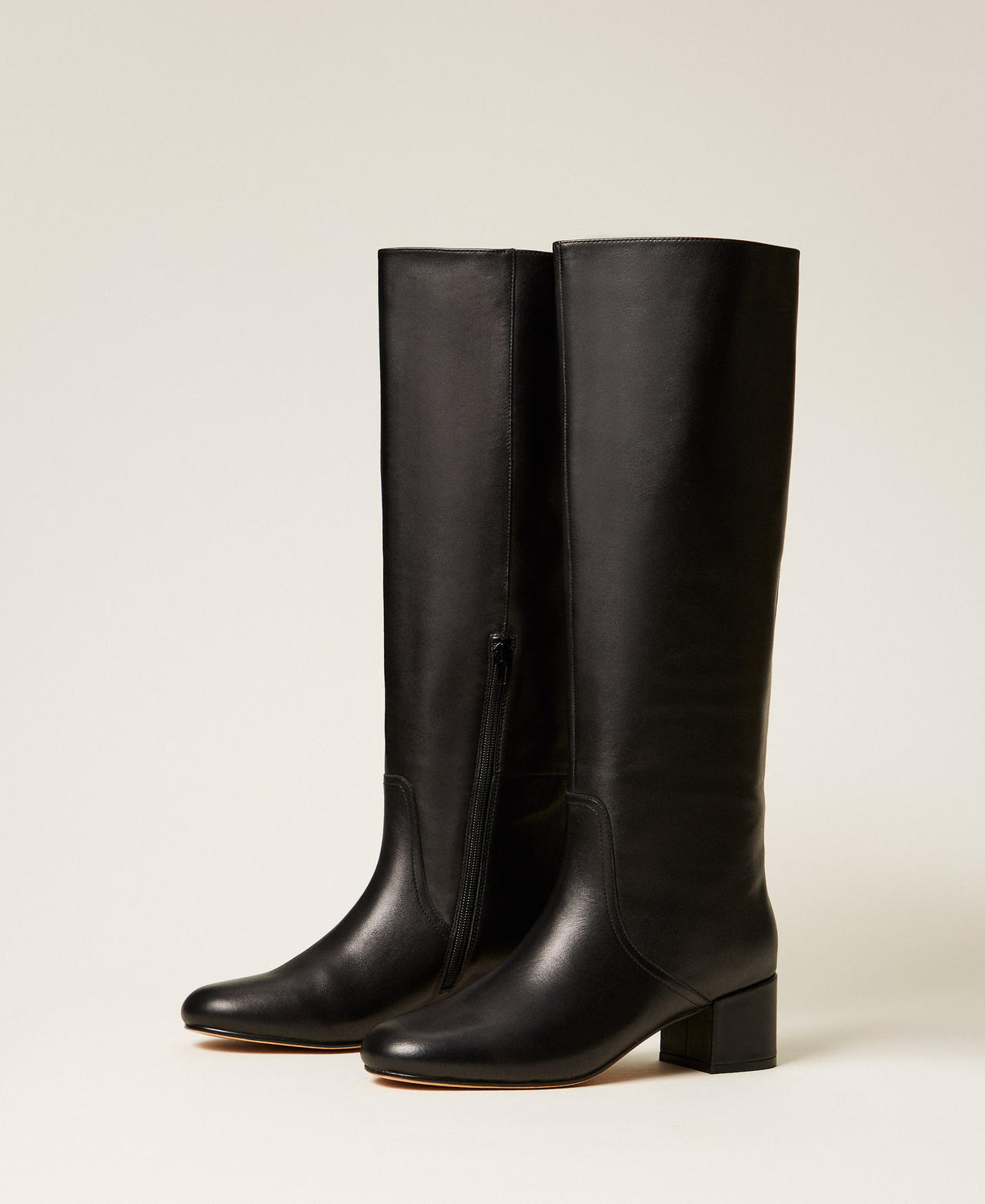 Skórzane wysokie kozaki Czarny Kobieta 252TCP240_00006_02