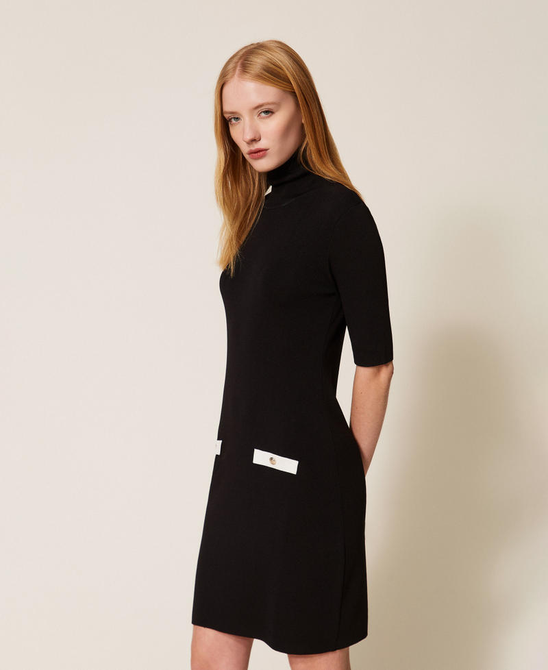 Robe courte en maille ray&eacute;e Bicolore Noir/Blanc Cass&eacute; Femme 261AP3043_11656_02