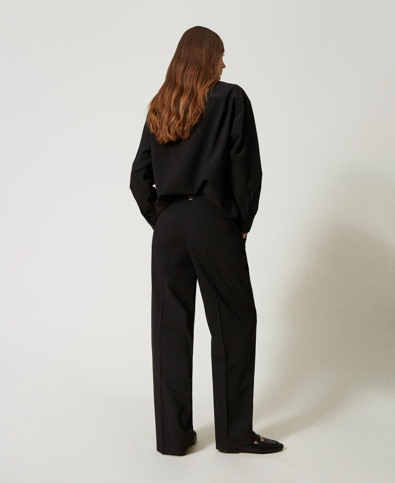 Wide-Leg-Hose mit doppelten Bundfalten Schwarz Frau 251TQ2031_00006_03