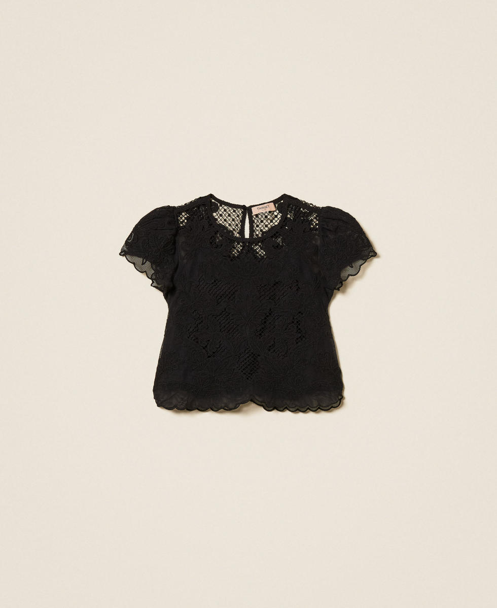 Muslin blouse with embroidery