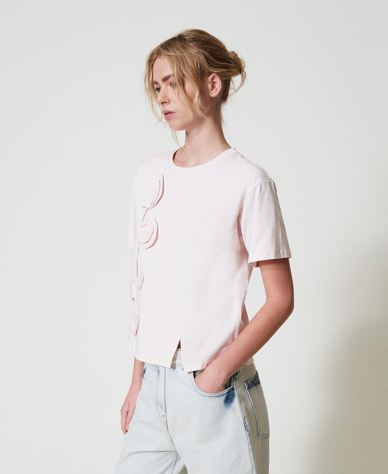 T-shirt with hand embroidery Tender Pink Pink Woman 251AP2460_00619_01