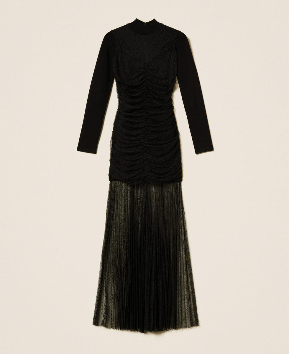 Langes Strickkleid mit Tüll