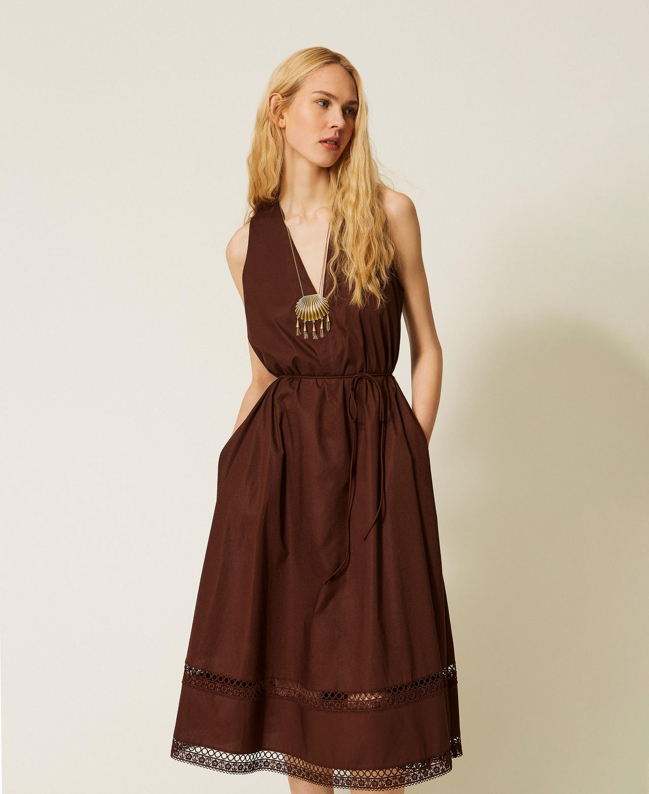 Robe longue en popeline avec broderie