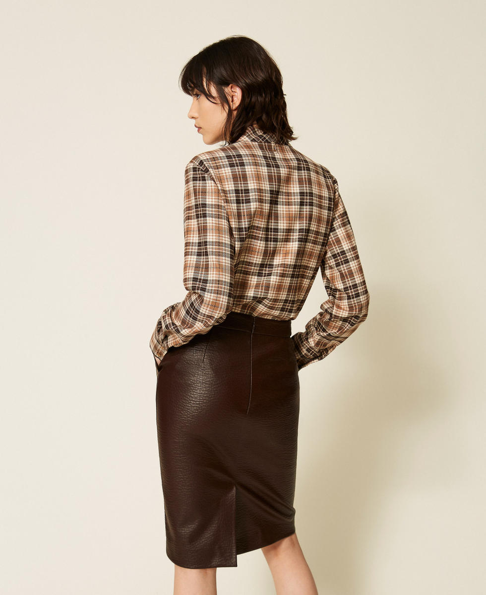 Hemdbluse aus Flanell im Tartanmuster mit Stickerei "Iced Coffee Tartan-Braun" Frau 262AP2300_13691_03