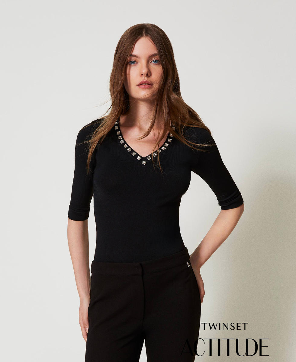 Fitted jumper with rhinestones