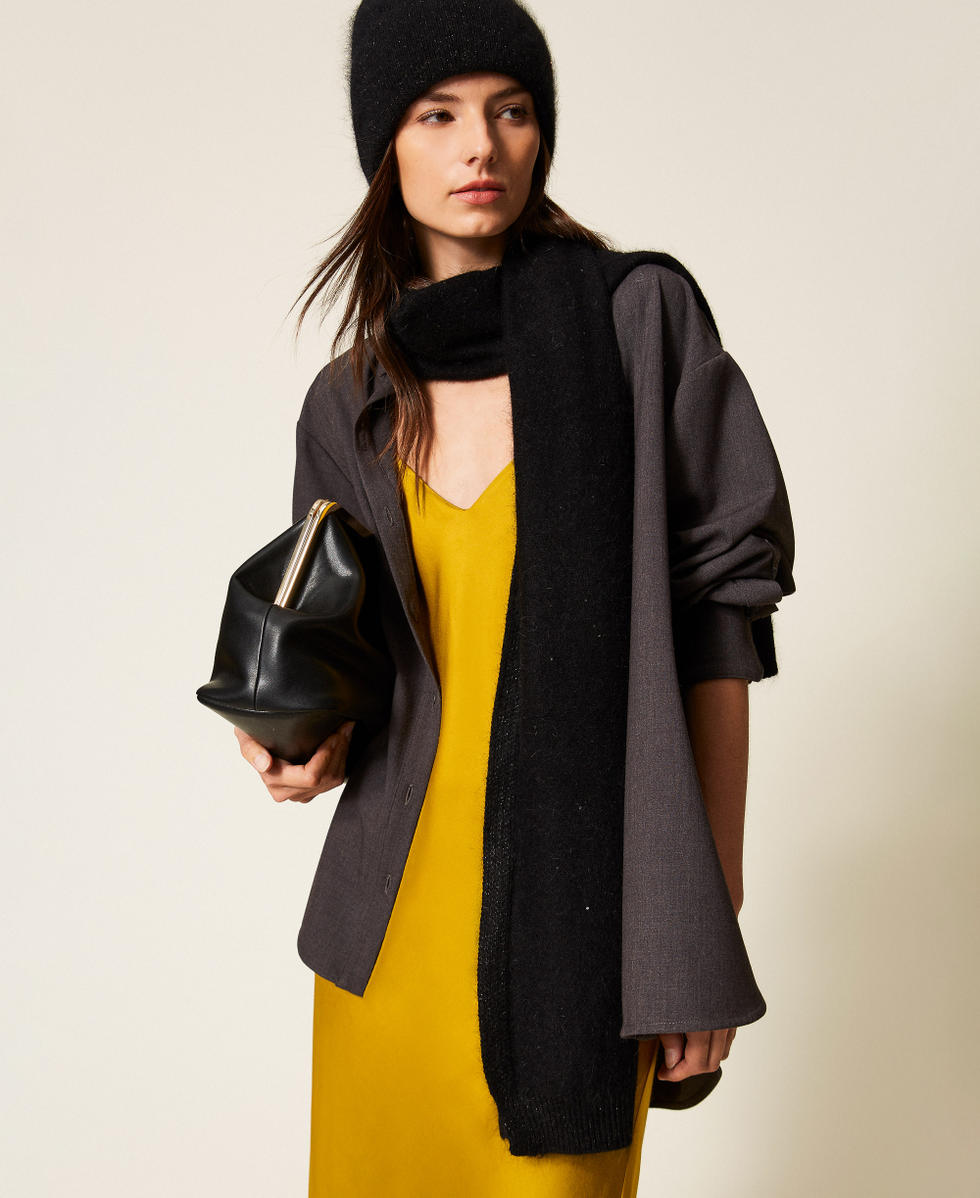 Knit scarf with sequins