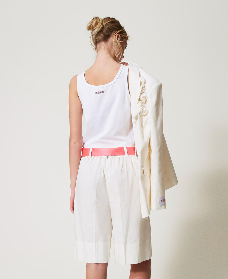 MYFO Shorts aus Leinenmischung mit Gürtel Weiß Schnee Frau 251AQ2063_00282_03