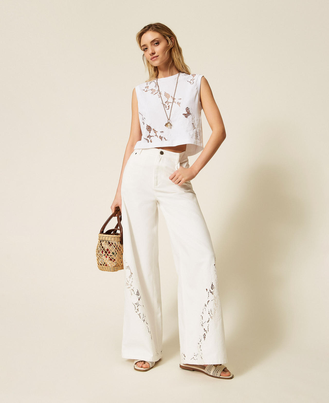 Camiseta con bordado suizo Blanco Mujer 261TT2050_00001_01