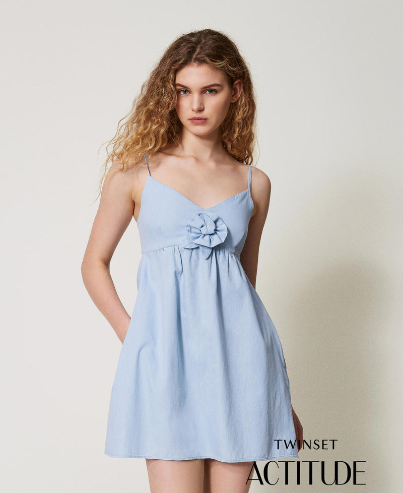 Abito corto in chambray con rosa applicata Denim Blu Chiaro Donna 251AX2064_07283_PA