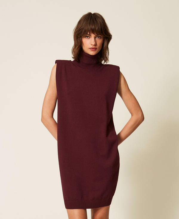 Vestido corto de punto sin mangas