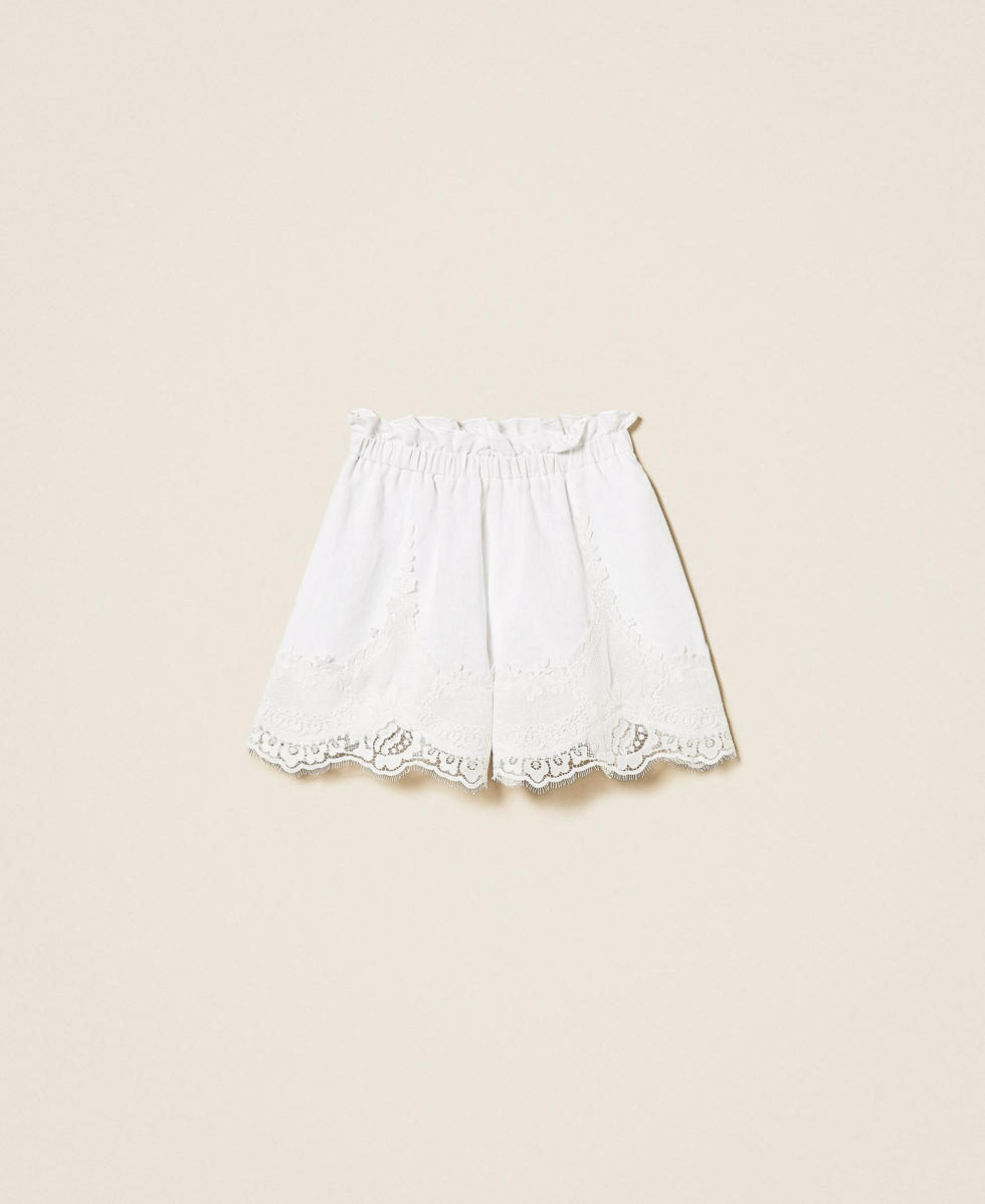 Shorts in lino con pizzo