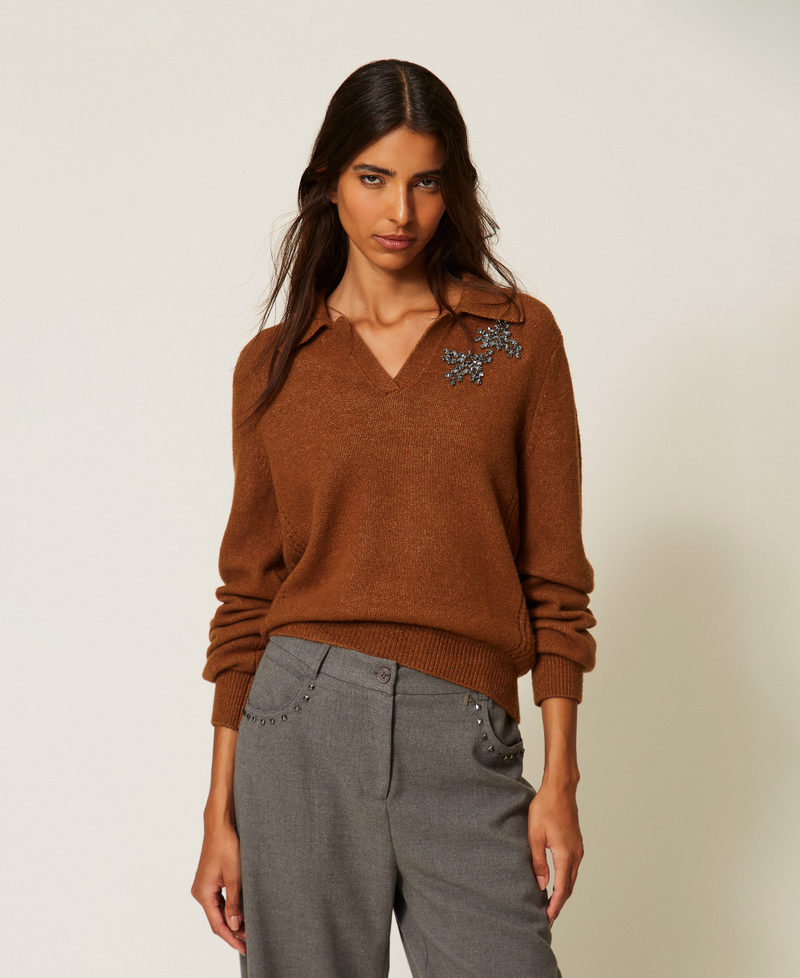 Pullover im Polostil mit Stickerei Toffee Beige Frau 262AT3121_00605_01