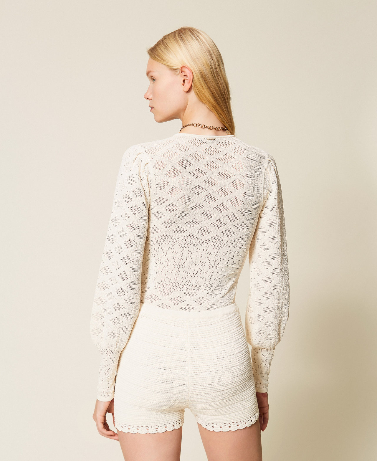 Strickbody mit floralem Muster Perlmutt Frau 261TP3261_00059_03