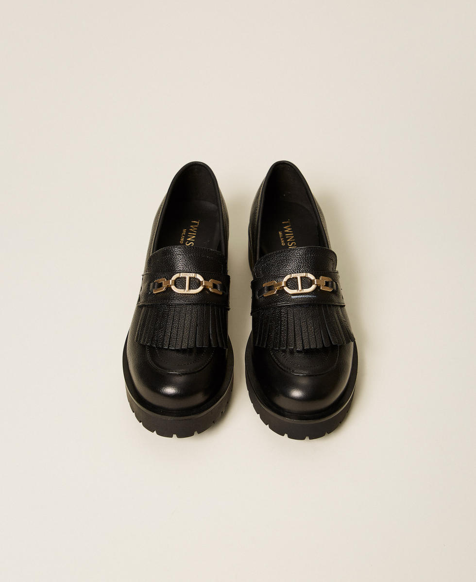 Mocassins avec frange et Oval T Noir Femme 252TCP152_00006_04