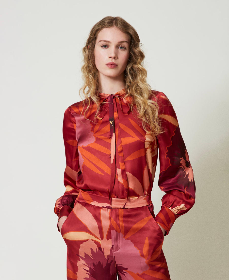 Floral satin shirt Red / Red Plum Macro Flowers Woman 242TP2663_11916_05