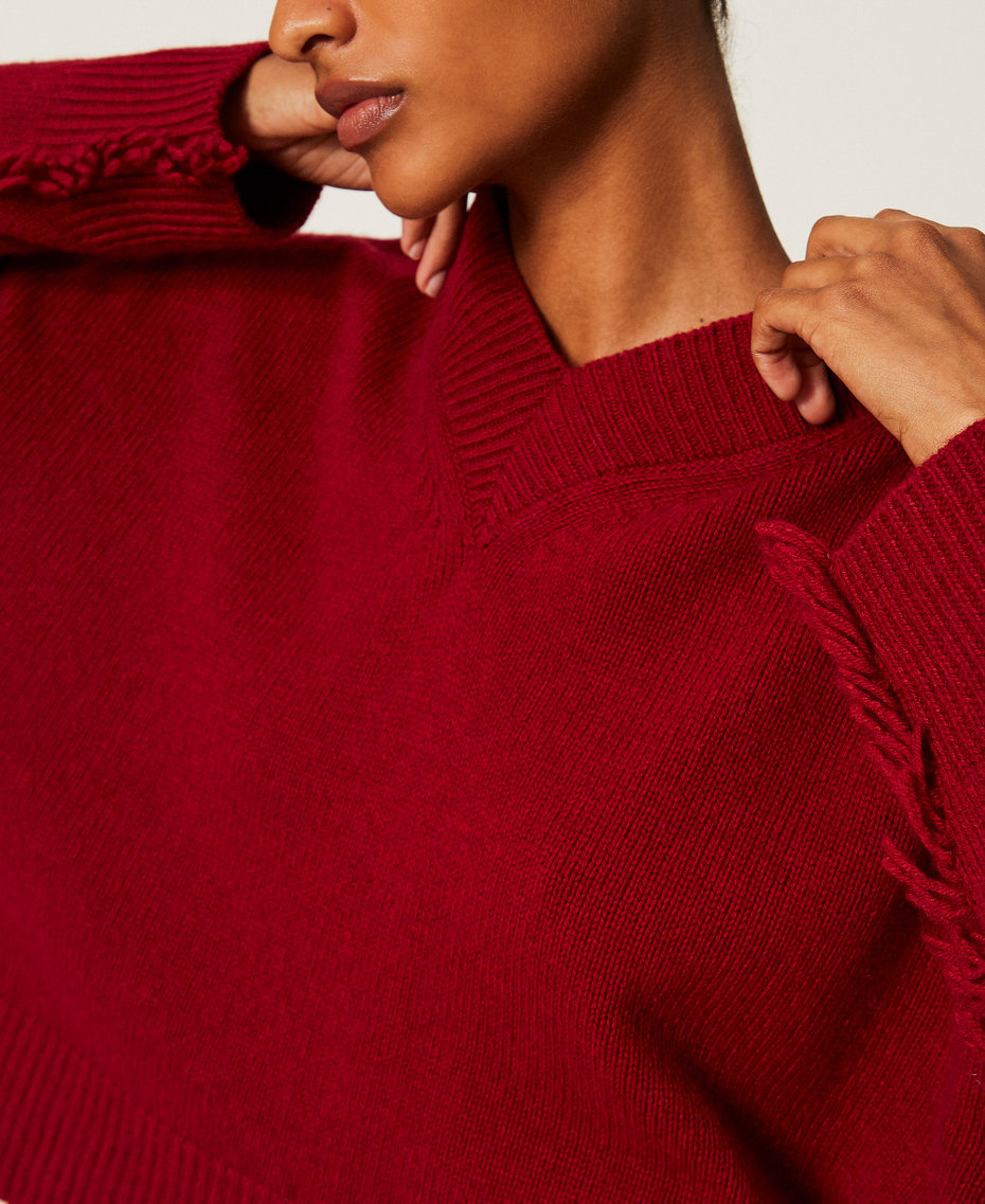 Pullover aus Wollmischung mit Fransen Bloody Mary Dunkel Frau 262TT3211_14100_04