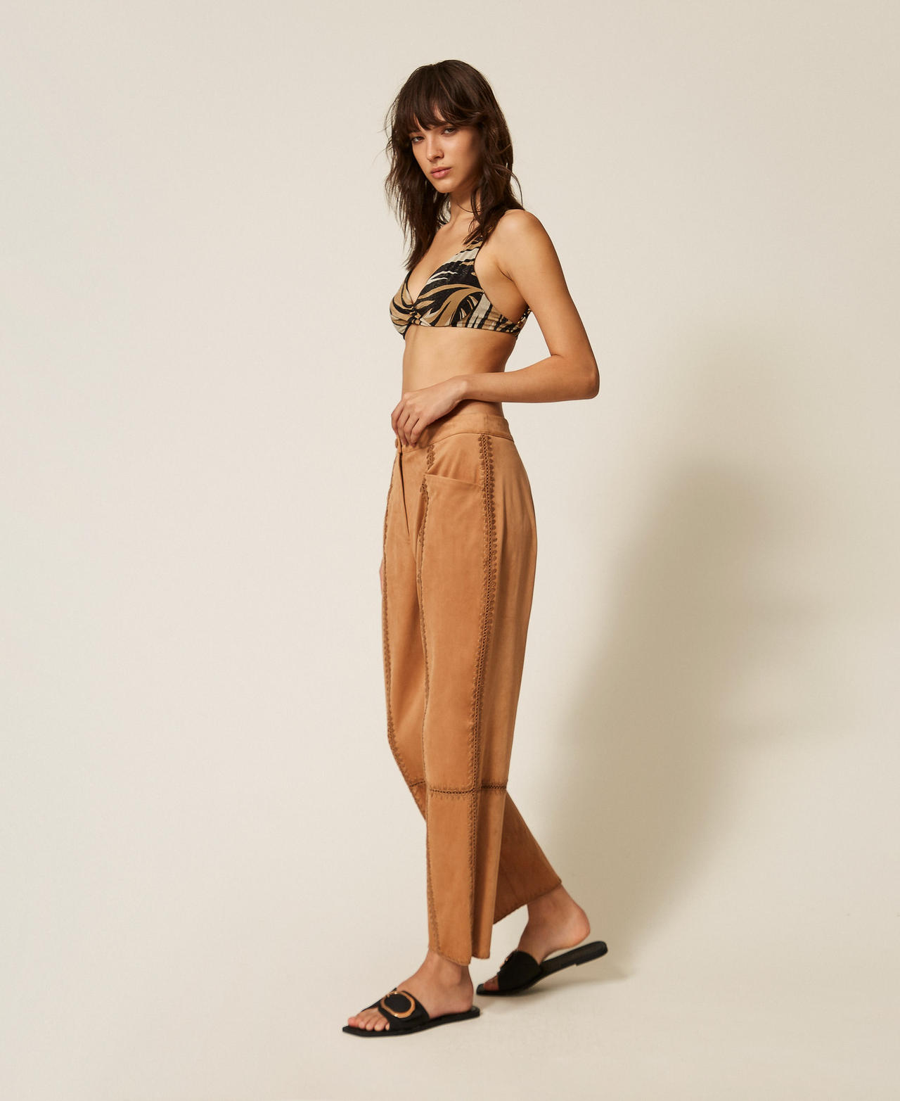 Pantalon en su&eacute;dine avec broderie Marron &laquo;&thinsp;Hazelnut&thinsp;&raquo; Femme 261LB2MBB_10282_02
