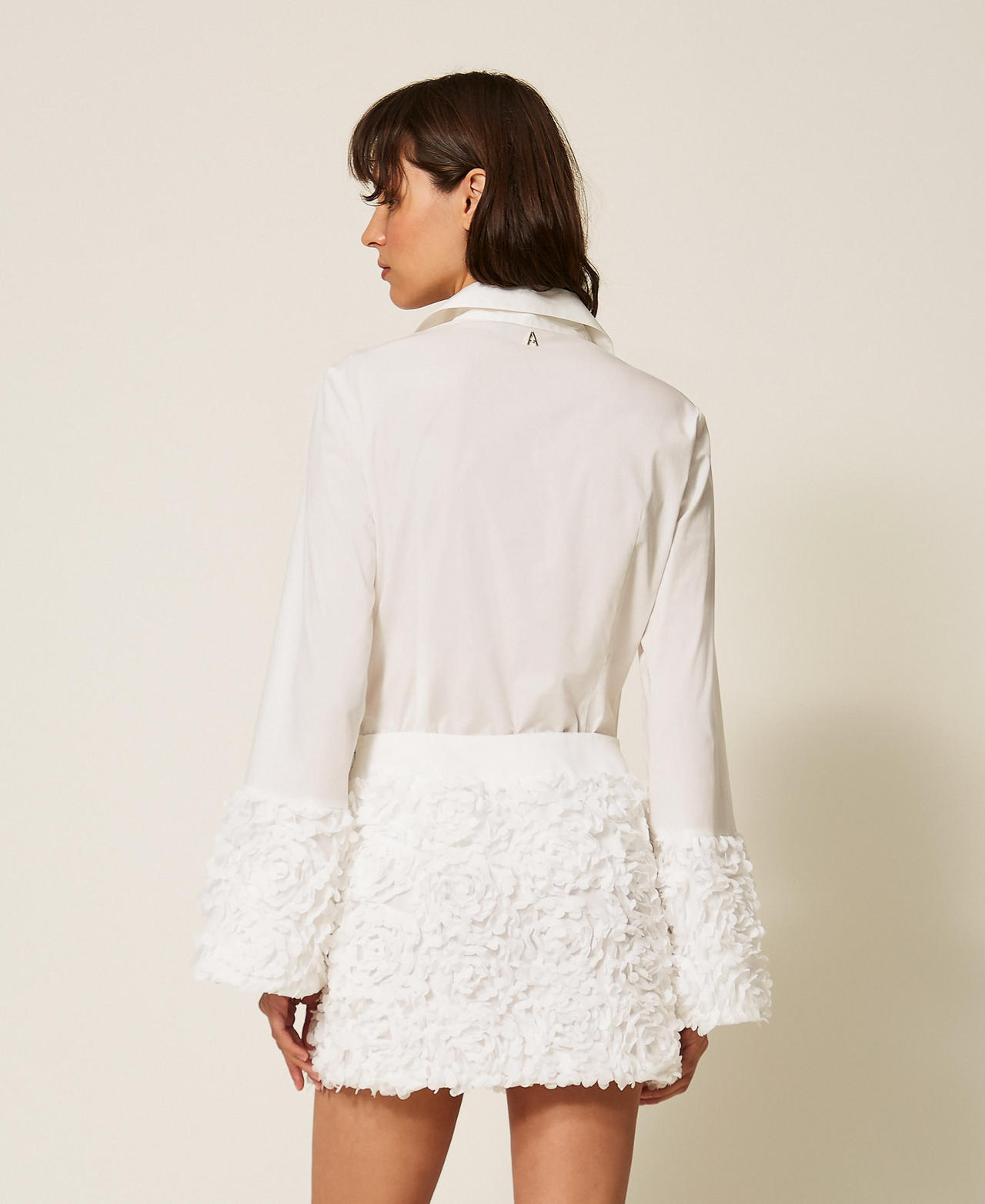 Mini-jupe en tulle avec fleurs