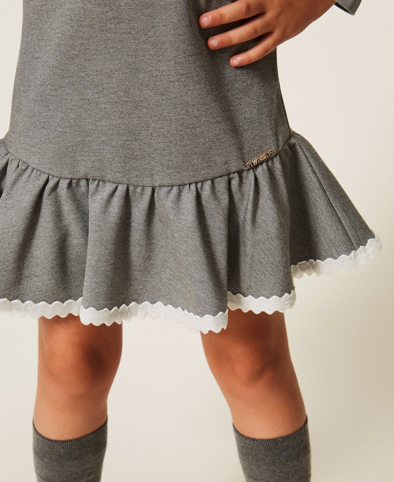Robe courte fille avec d&eacute;tails en velours