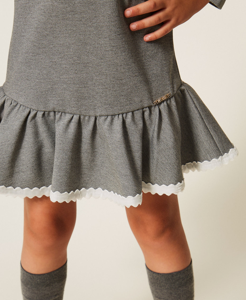 Robe courte fille avec d&eacute;tails en velours