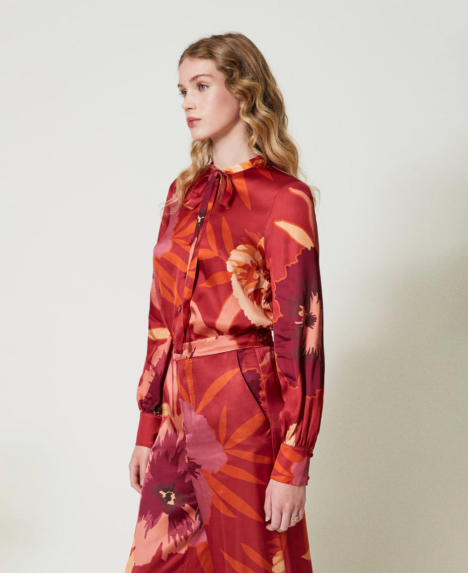 Floral satin shirt Red / Red Plum Macro Flowers Woman 242TP2663_11916_06