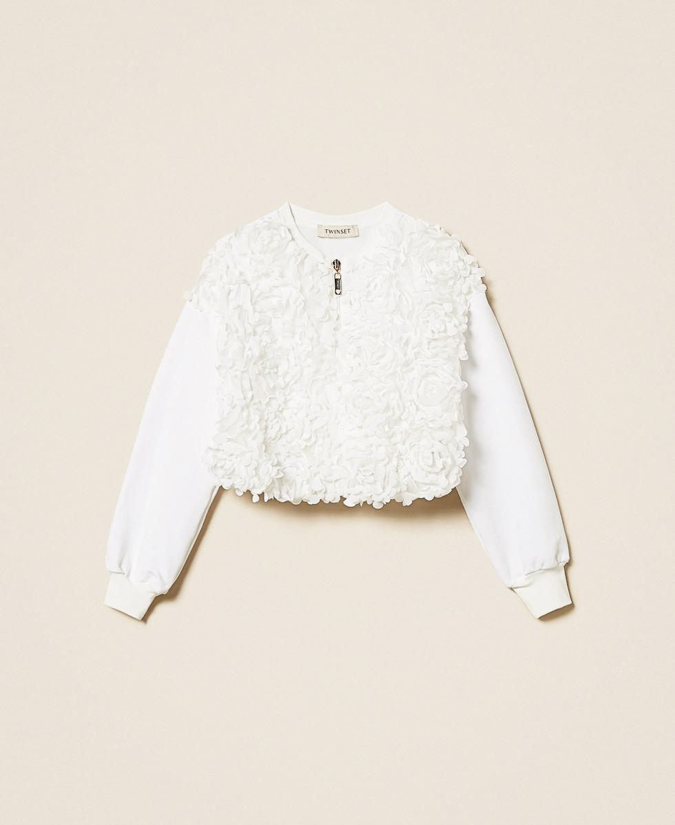 Sweatshirt with roses