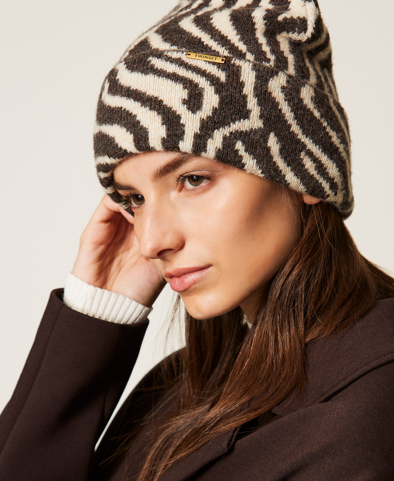 Animal print jacquard knit beanie Zebra Print Woman 252LI4BNN_12668_T0