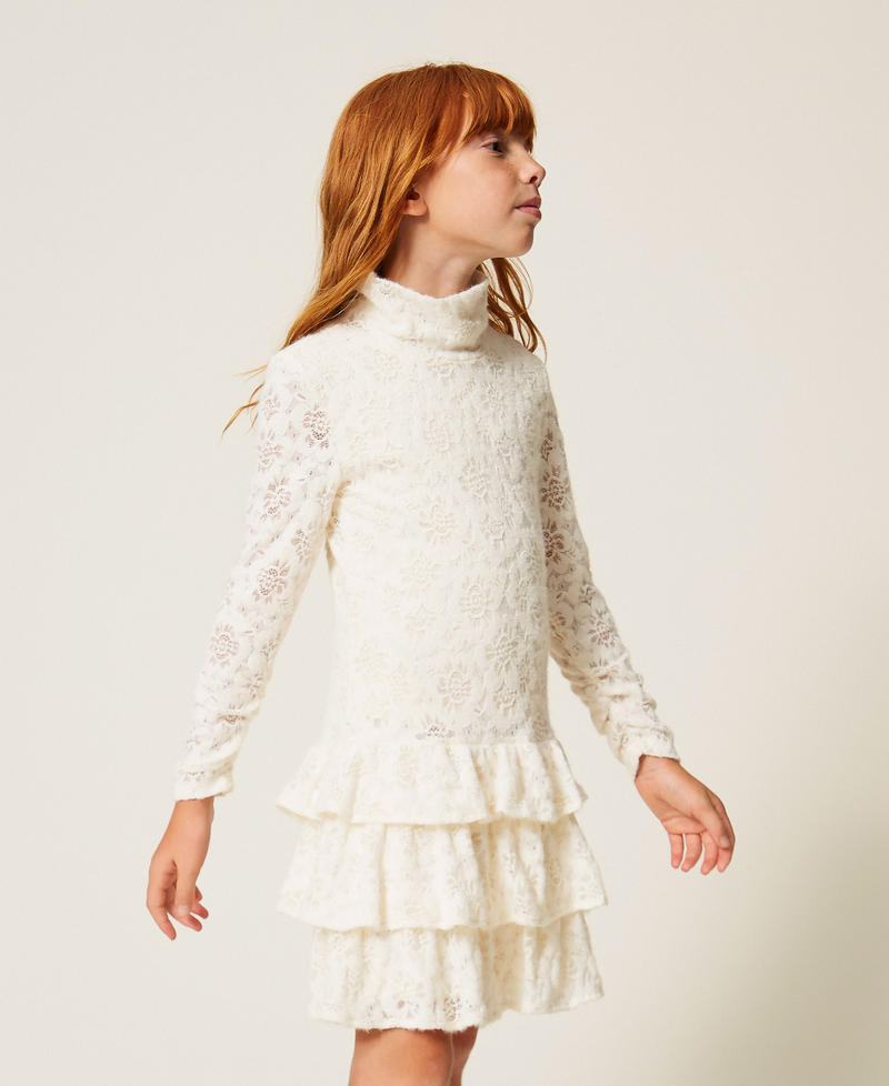 Kurzes Kleid aus Spitze mit R&uuml;schen Wei&szlig; Schnee M&auml;dchen 262GJ2190_00282_02