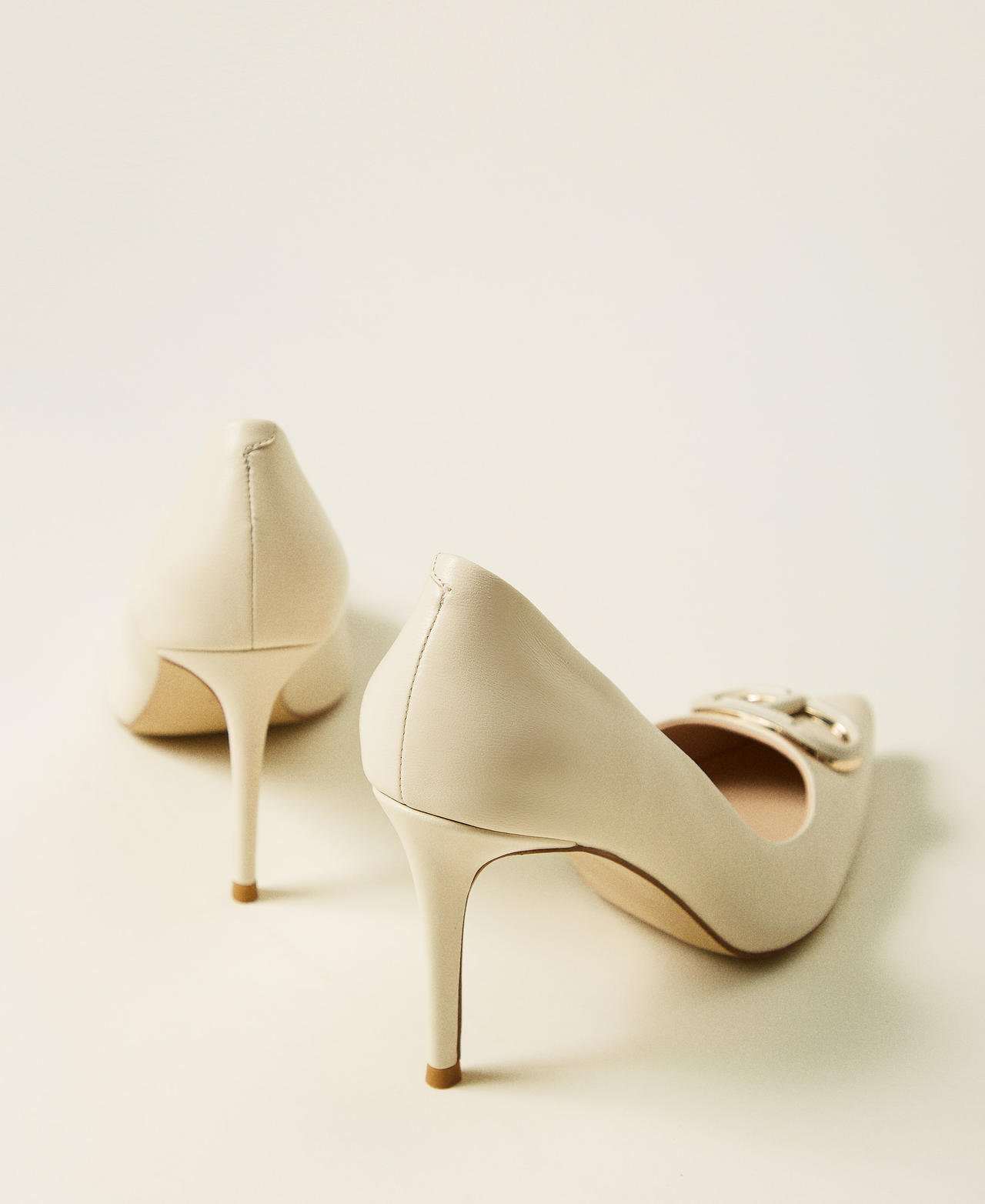 Leather court shoes with Oval T White Snow Woman 251TCP060_00282_03