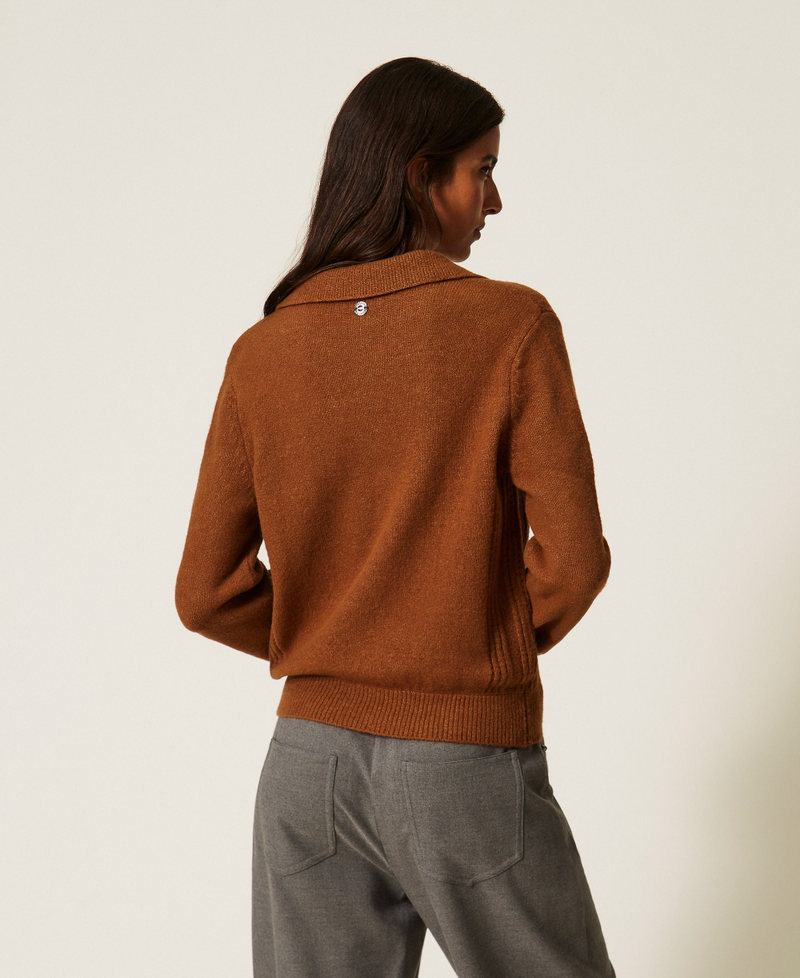 Pullover im Polostil mit Stickerei Toffee Beige Frau 262AT3121_00605_03