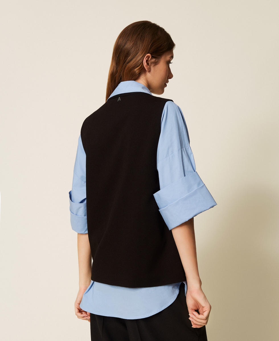 Chaleco con botones y bolsillos ribeteados Negro Mujer 252AP2100_00006_03