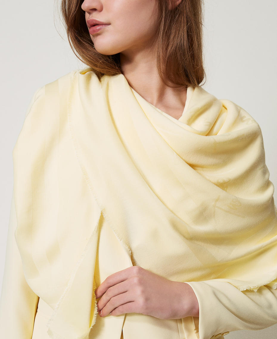 Jacquard keffiyeh with logo Vanilla Woman 251TA4220_12143_T0