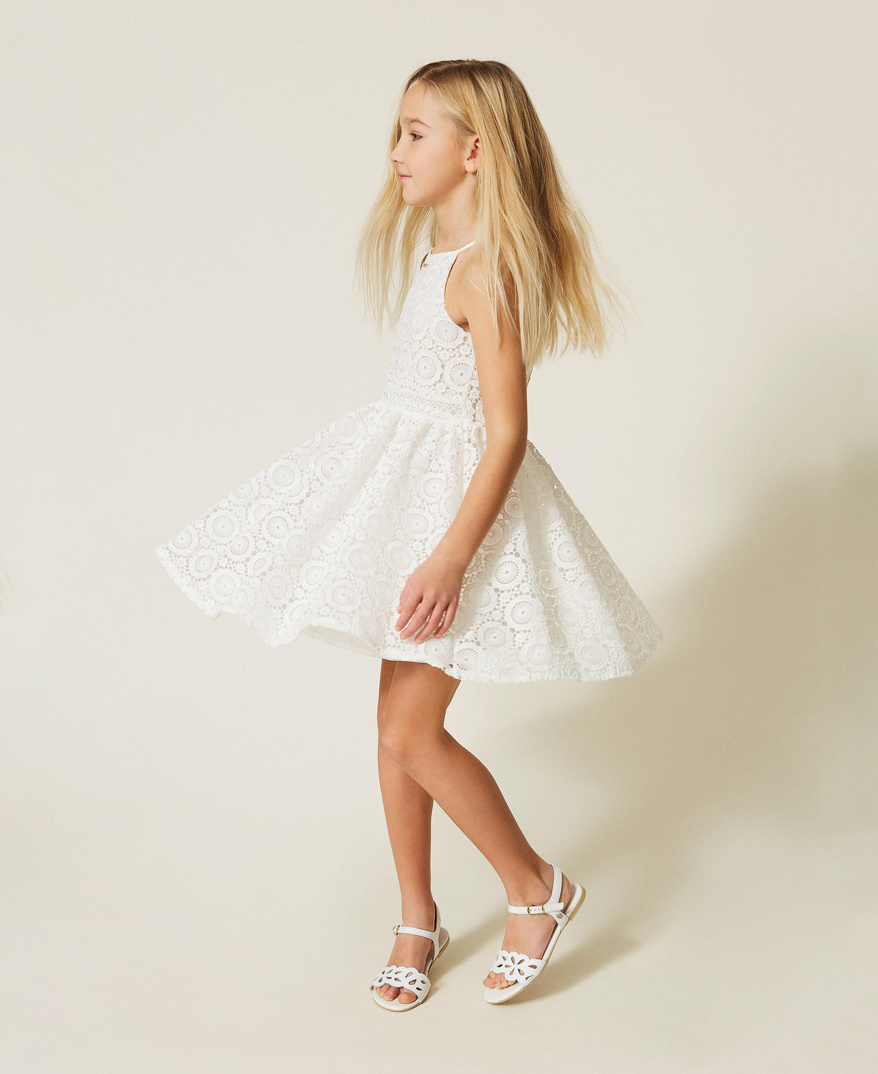 Robe courte en dentelle macram&eacute; Off White Fille 261GJ2Q23_00526_03