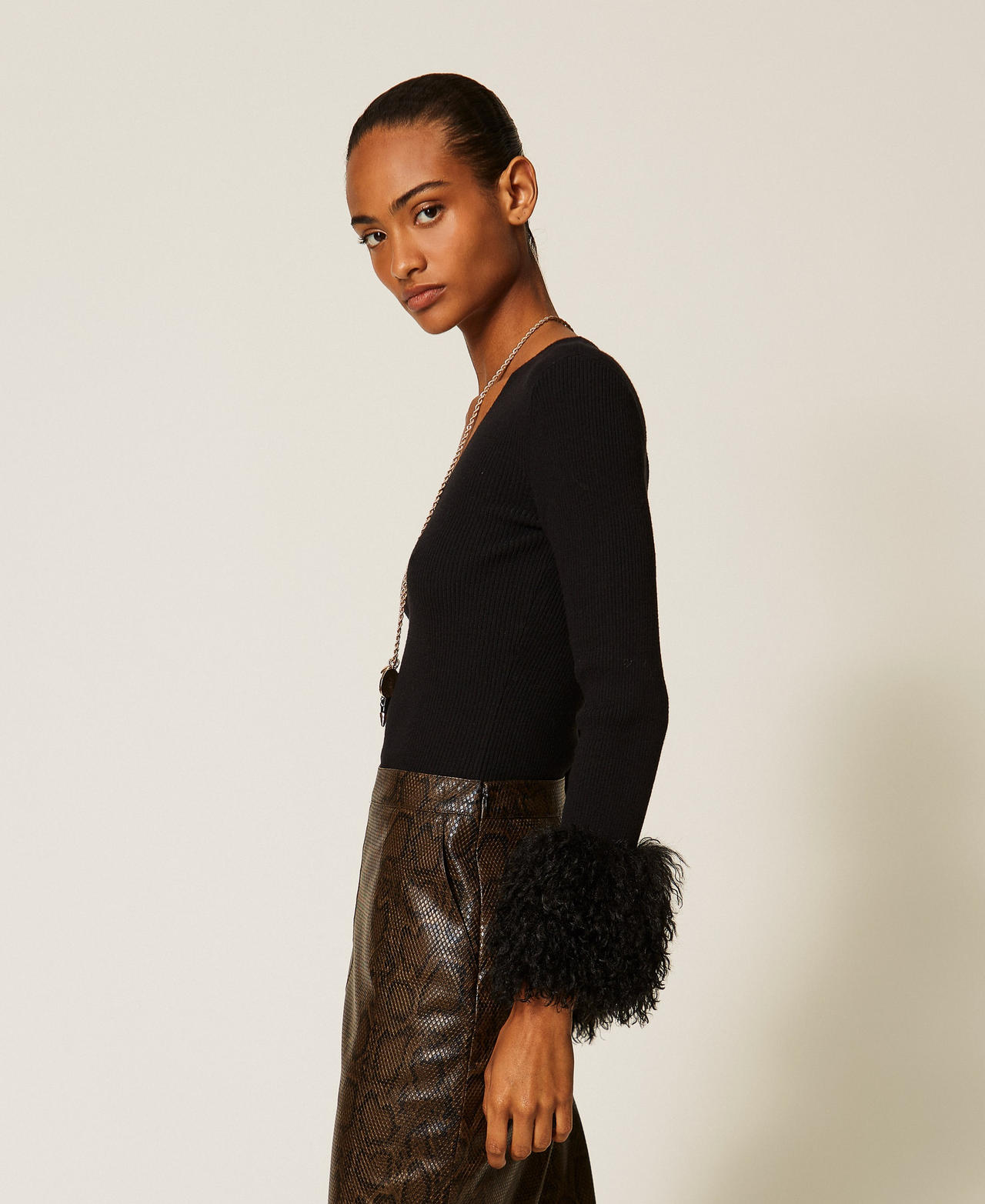 Maglia a coste con faux fur Nero Donna 262TT3261_00006_02