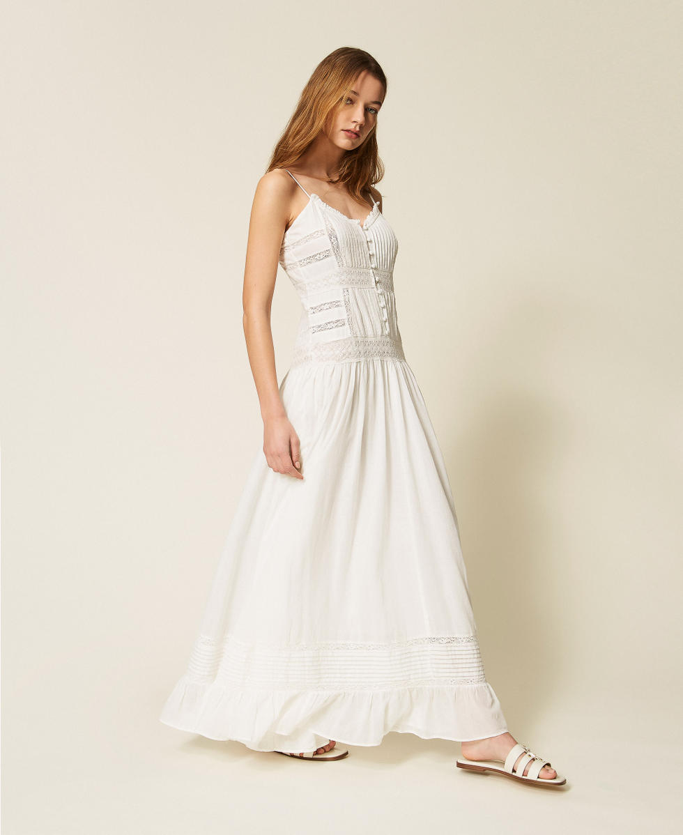 Langes Kleid aus Musselin mit Spitze und Volant Mattwei&szlig; Frau 261LM2HGG_00526_02