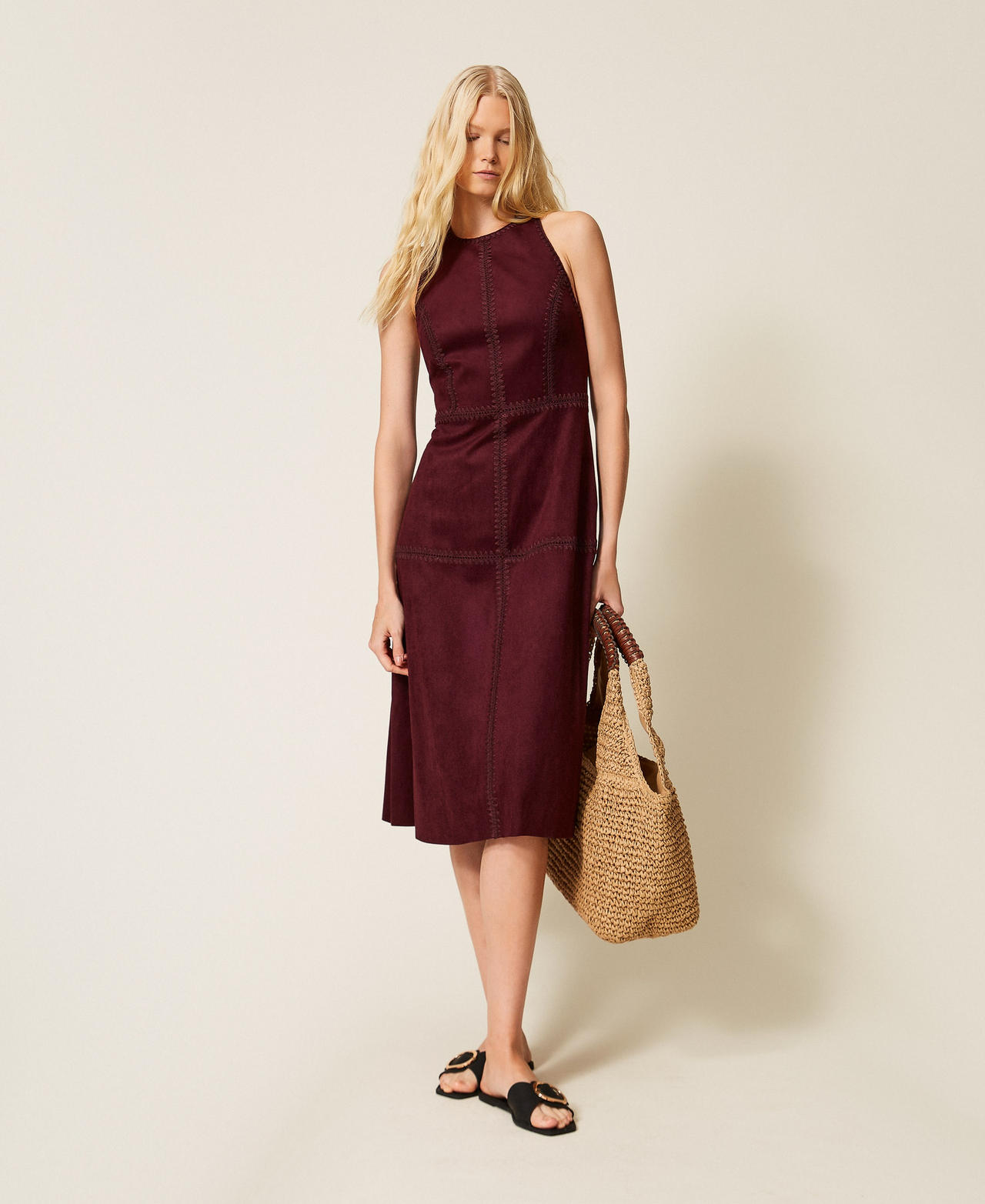 Robe midi en suédine avec broderie