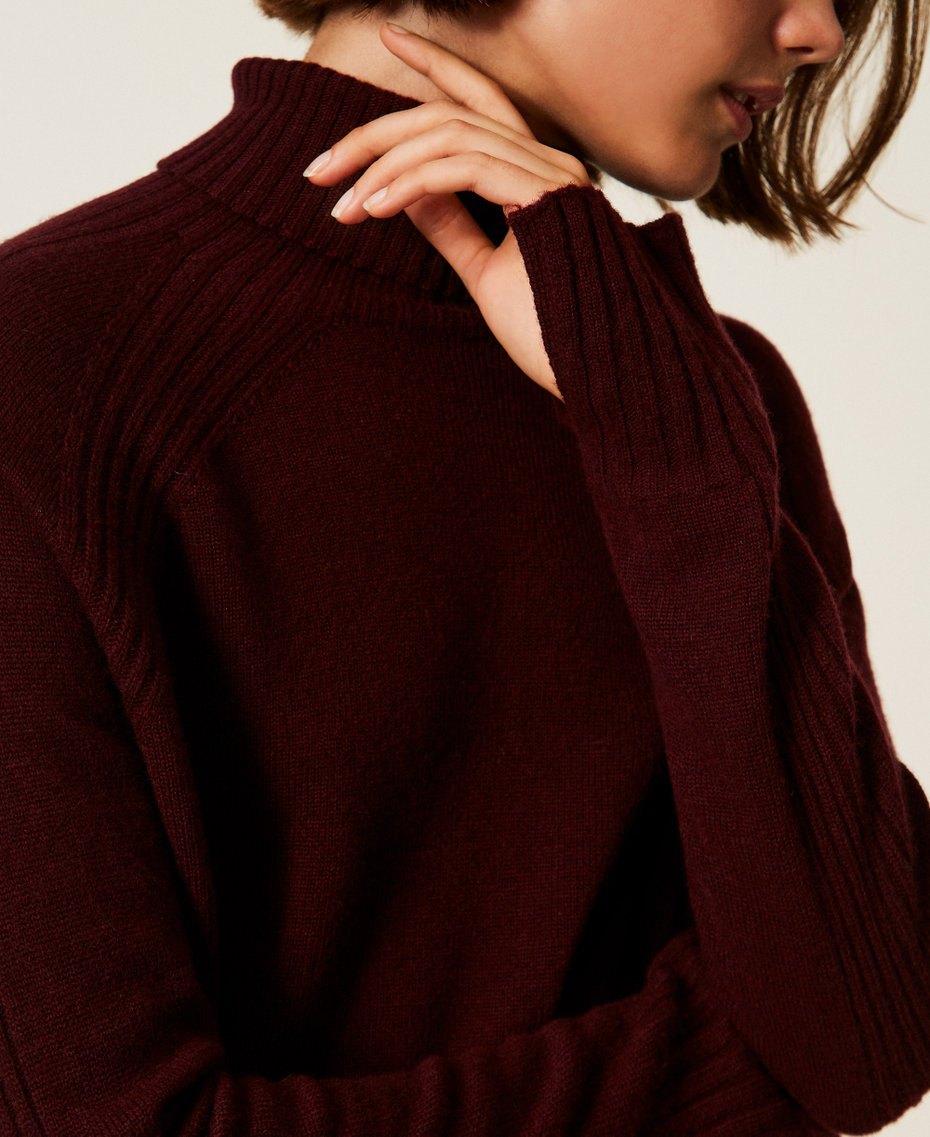 Cashmere blend turtleneck jumper “Wine tasting” Purple Woman 252TP3574_05609_04