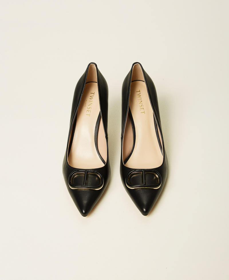 Leather court shoes with Oval T Black Woman 251TCP060_00006_04