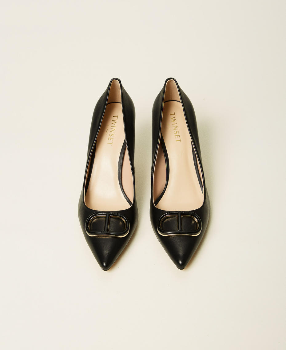 Leather court shoes with Oval T Black Woman 251TCP060_00006_04