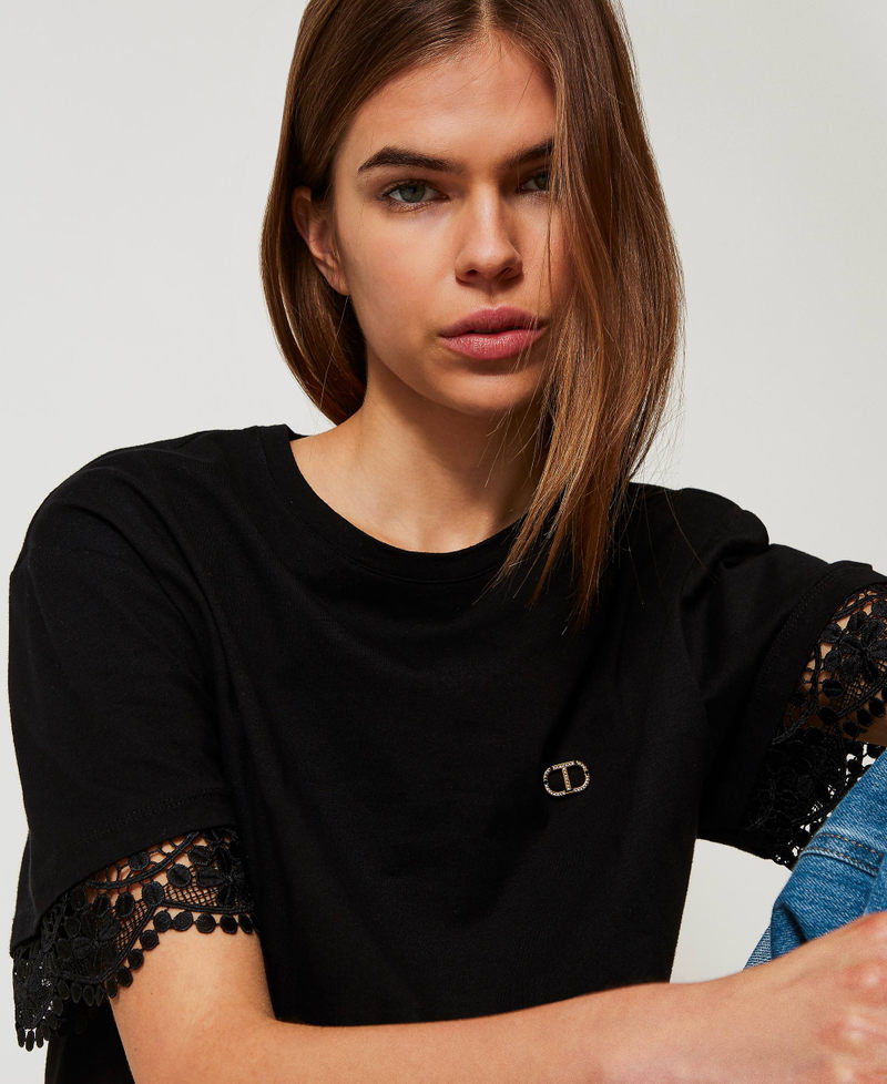 T-shirt with lace sleeves Black Woman 251TT2410_00006_04