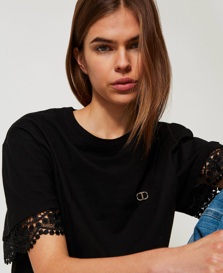 T-shirt with lace sleeves Black Woman 251TT2410_00006_04